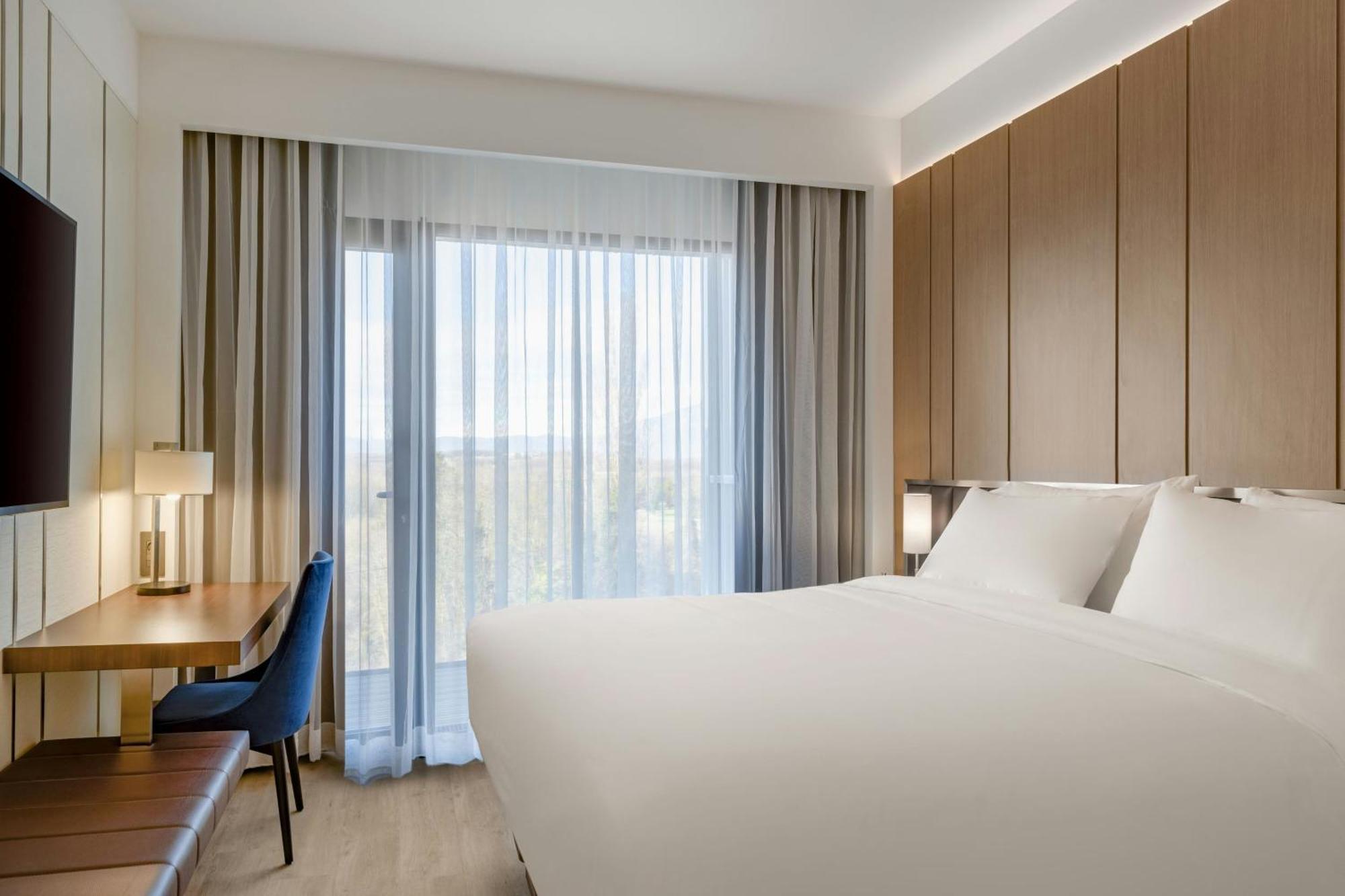 Ac By Marriott 4* Saint-Julien-en-Genevois
